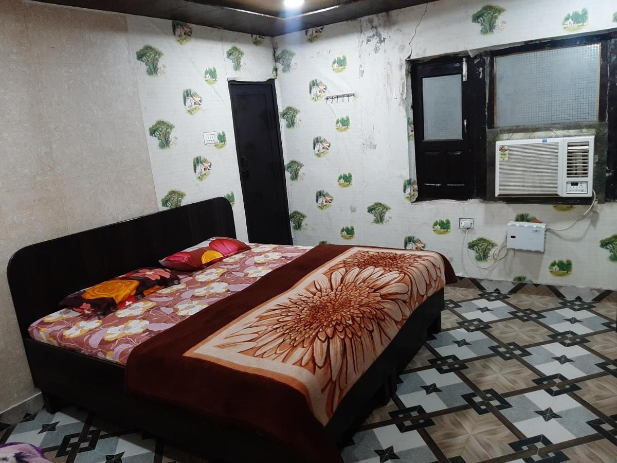 Shri Haridas Dham Mathura Bagian luar foto